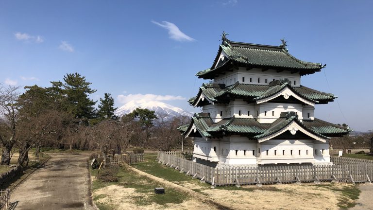 弘前城を風水学的に考察